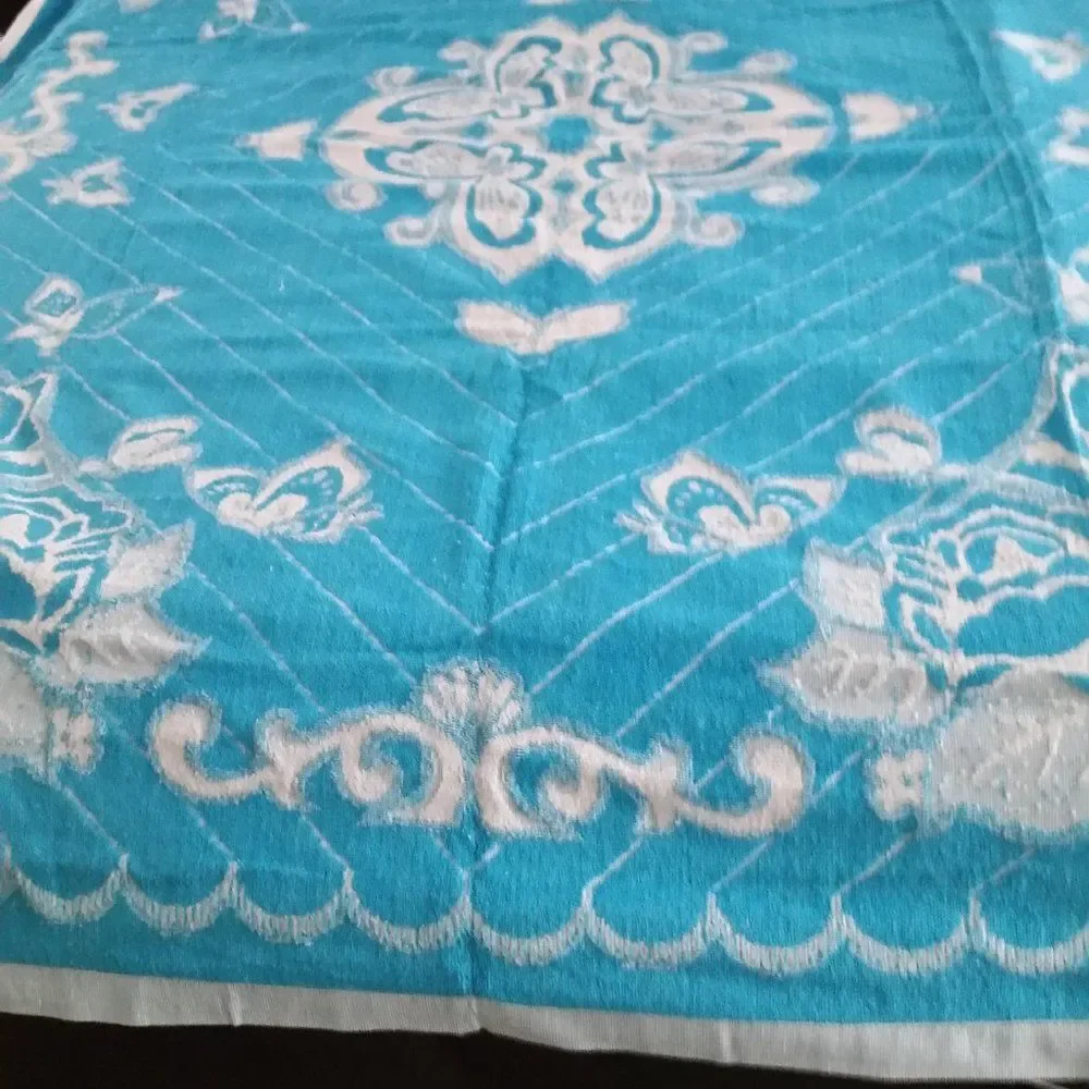 Oversized bath towel NWT